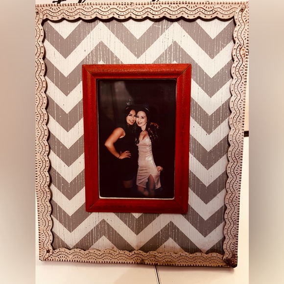 Chevron 4x6 picture frame decor - Picture 2 of 4